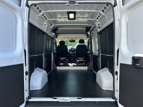 New 2024 RAM ProMaster 2500 w/ Convenience Group image 28