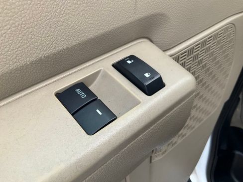 Used 2009 Ford E-350 and Econoline 350 XL RWD image 5