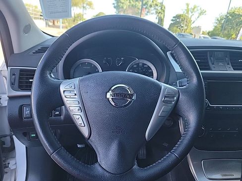 Used 2015 Nissan Sentra SR FWD image 22