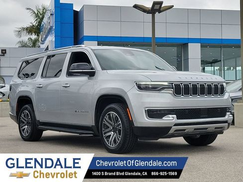 Used 2024 Jeep Wagoneer L Series II image 10