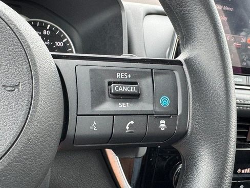 Used 2022 Nissan Rogue SV FWD image 17
