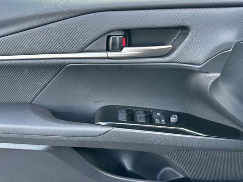 Used 2025 Toyota Camry SE w/ Convenience Package image 12