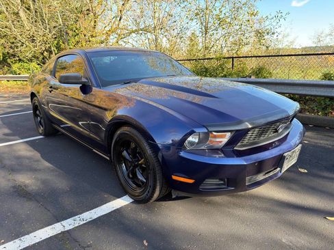 Used 2010 Ford Mustang Premium image 3