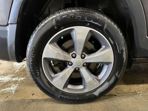 Used 2020 Jeep Cherokee Limited image 9