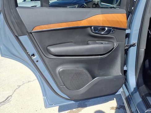 Used 2021 Volvo XC90 T6 Momentum w/ Protection Package image 19