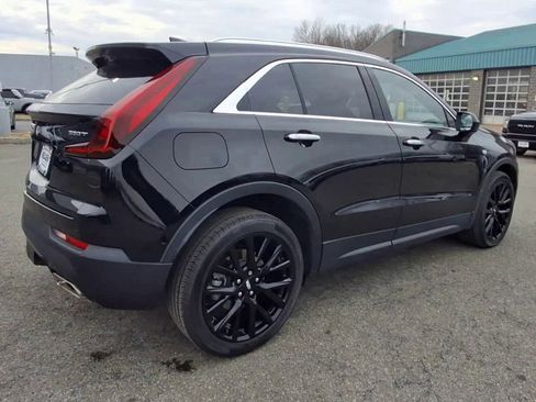 Used 2023 Cadillac XT4 Luxury w/ Cold Weather Package image 8