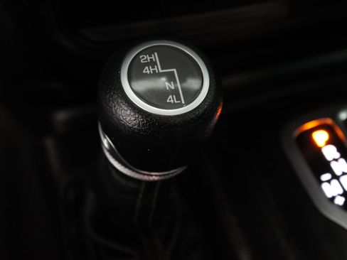 Used 2025 Jeep Gladiator Sport AWD/4WD image 21