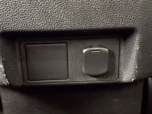 Certified 2025 Toyota Tacoma SR5 image 32