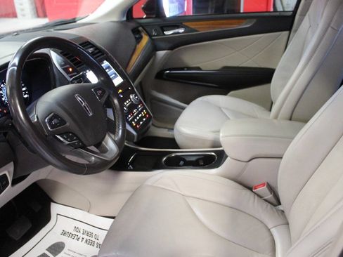 Used 2019 Lincoln MKC Select w/ Select Plus Package FWD image 15