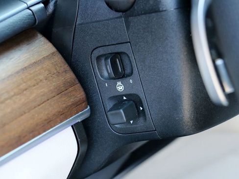 Used 2025 Mercedes-Benz GLS 450 4MATIC image 18