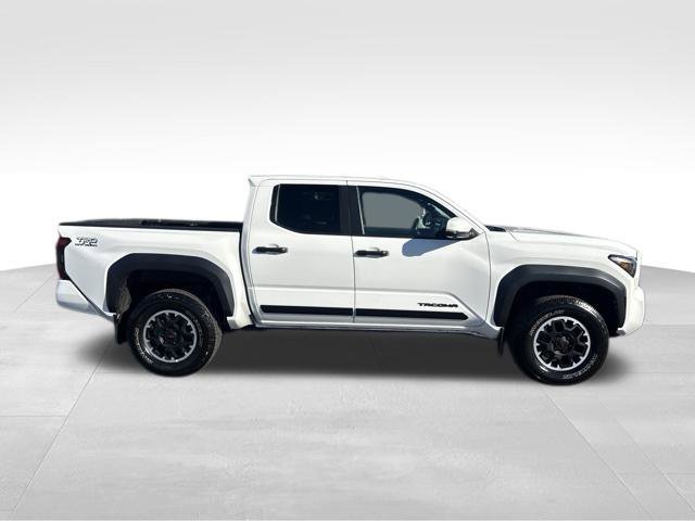 Used 2024 Toyota Tacoma TRD Off-Road w/ TRD Off Road Premium Package AWD/4WD image 6