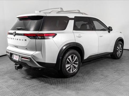 Used 2022 Nissan Pathfinder SL image 9