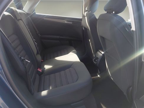 Used 2018 Ford Fusion SE w/ Fusion SE Technology Package image 12