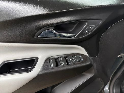 Used 2020 Chevrolet Equinox LS image 26