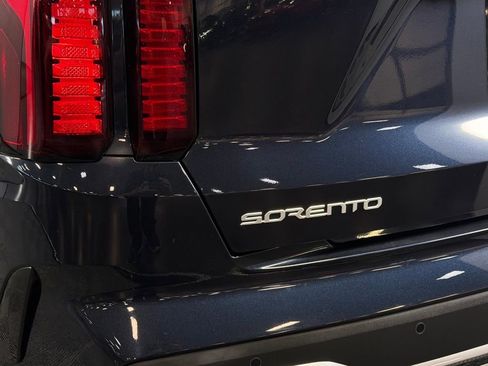 Used 2023 Kia Sorento EX image 29