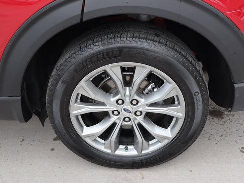 Used 2023 Ford Explorer Limited image 11