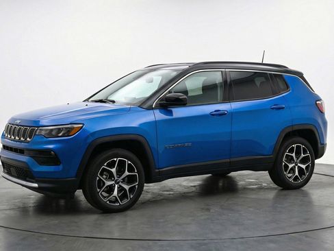 Used 2025 Jeep Compass Limited image 3