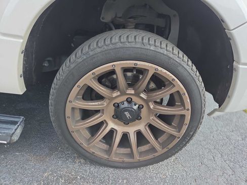 Used 2017 Ford Expedition EL Limited w/ Equipment Group 301A AWD/4WD image 2