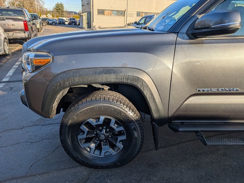 Certified 2020 Toyota Tacoma TRD Off-Road image 2