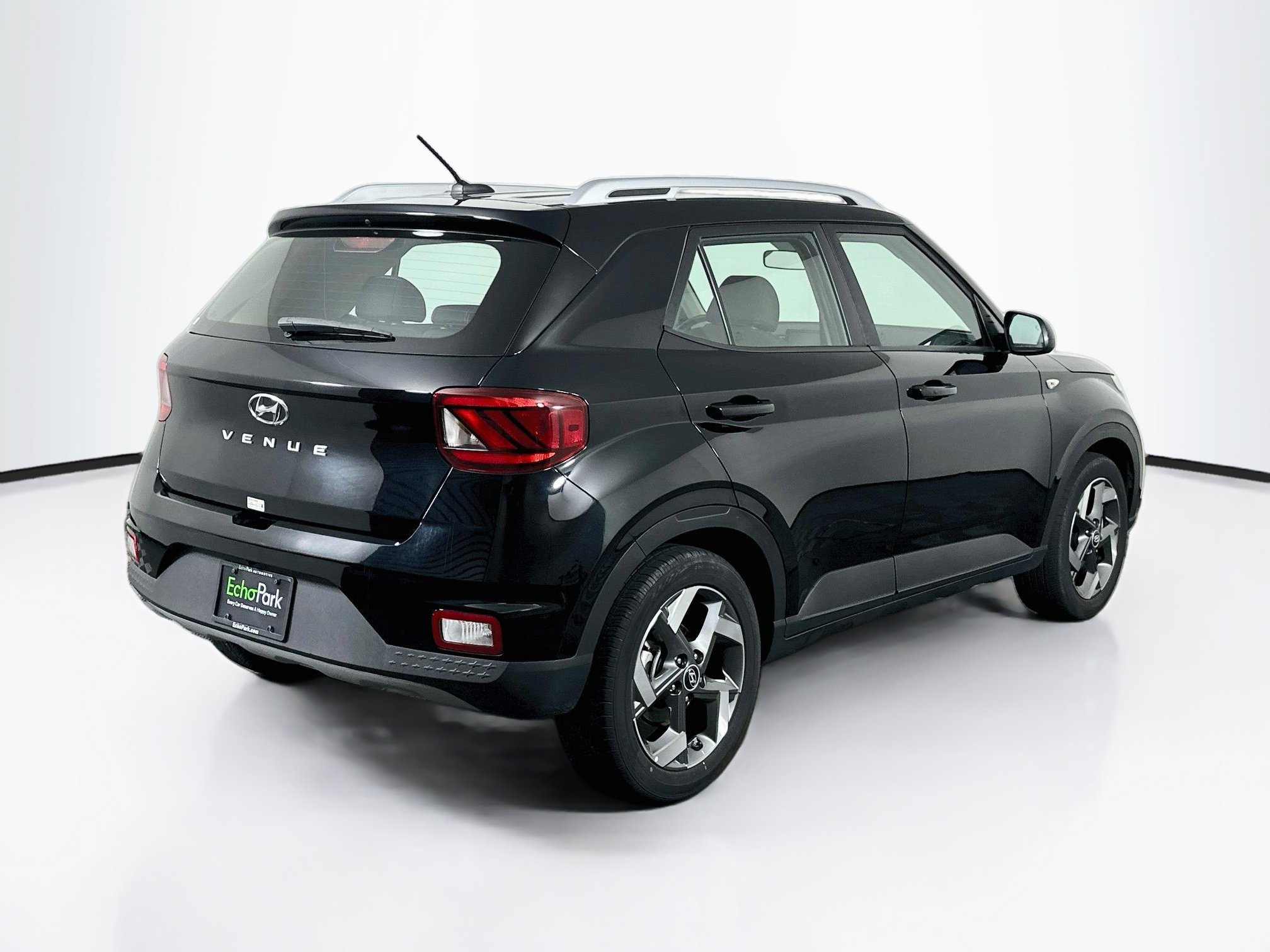 Used 2025 Hyundai Venue SEL FWD image 9