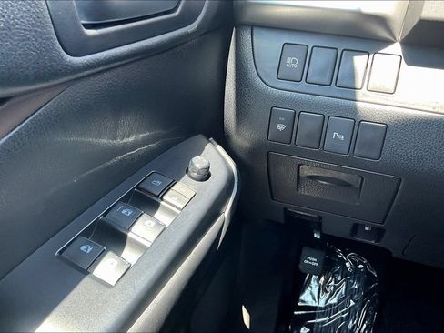 Used 2018 Toyota Highlander Limited AWD/4WD image 15