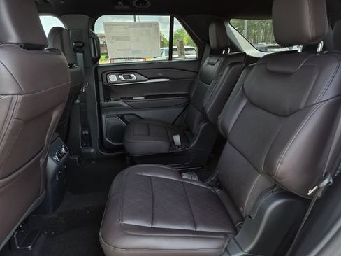 New 2026 Ford Explorer Platinum RWD image 18