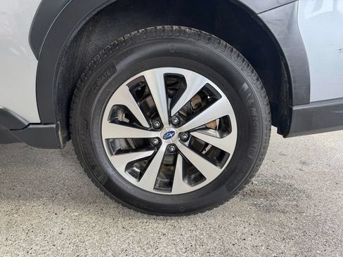 Used 2023 Subaru Outback Premium AWD/4WD image 27