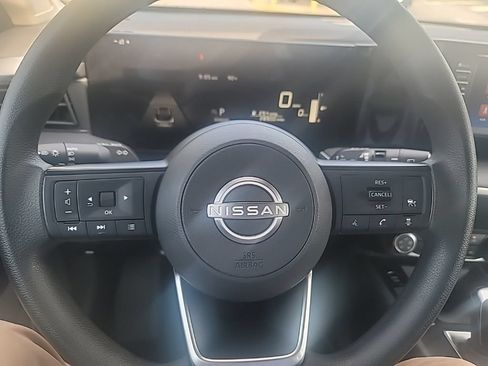Used 2025 Nissan Kicks S FWD image 17