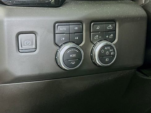 Used 2023 GMC Sierra 1500 AT4 w/ Technology Package AWD/4WD image 14