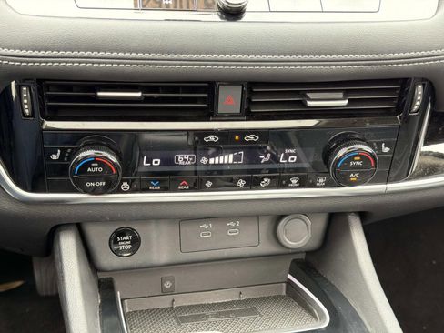 Certified 2025 Nissan Rogue SL w/ SL Premium Package image 30