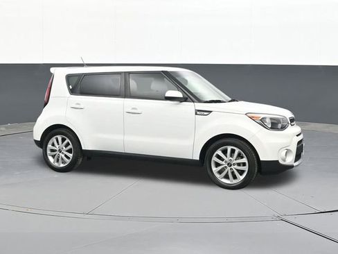 Used 2017 Kia Soul + image 18