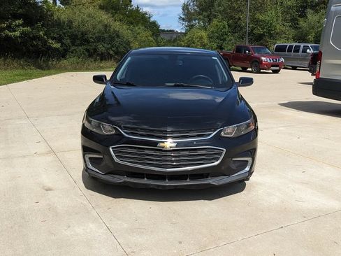 Used 2017 Chevrolet Malibu LT FWD image 8