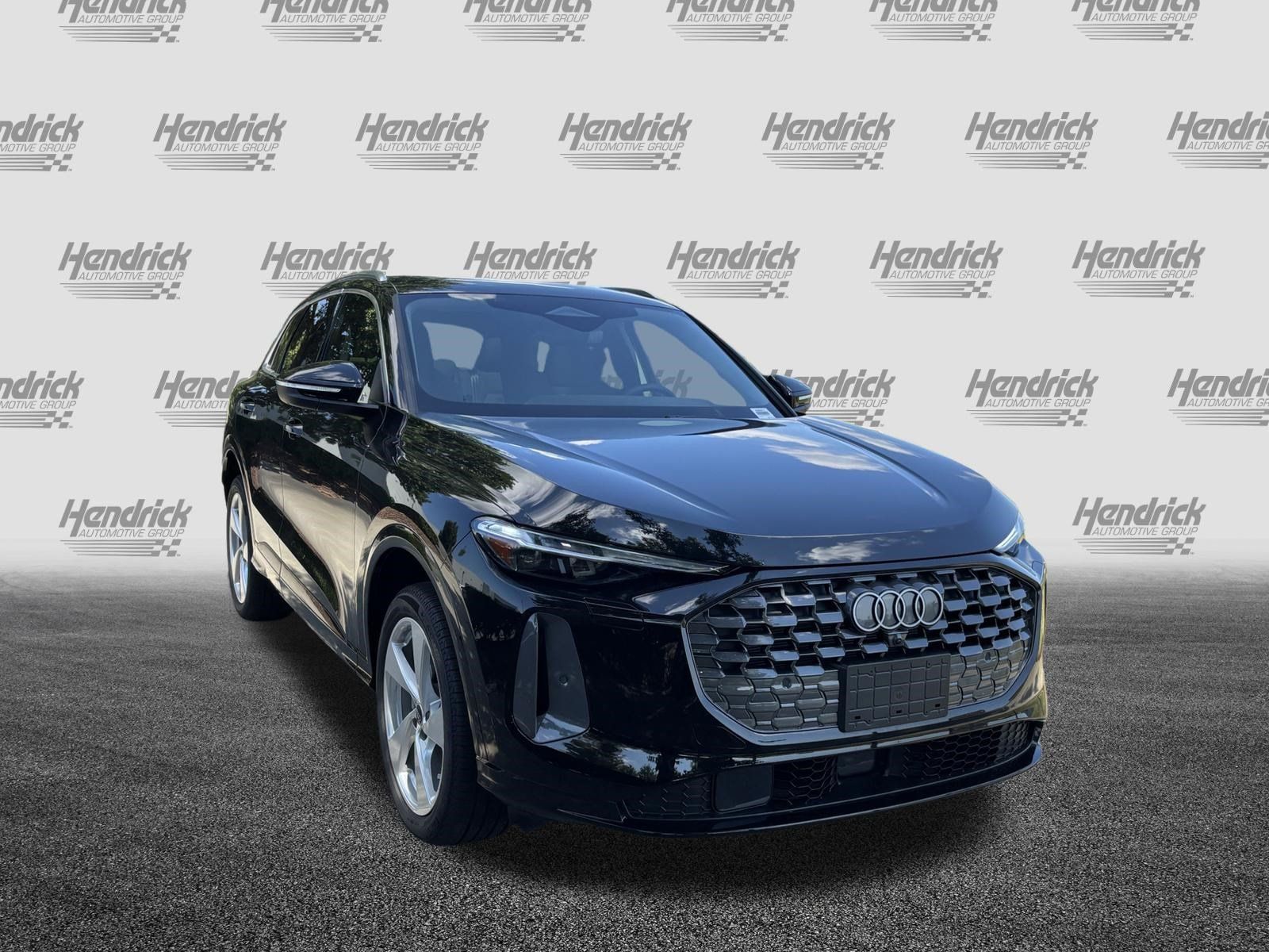Certified 2025 Audi Q5 Premium AWD/4WD image 2