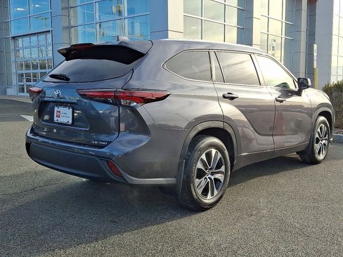Certified 2024 Toyota Highlander XLE image 6