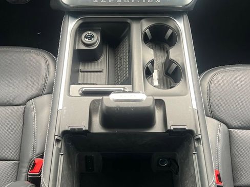 Used 2025 Ford Expedition Max Platinum AWD/4WD image 26