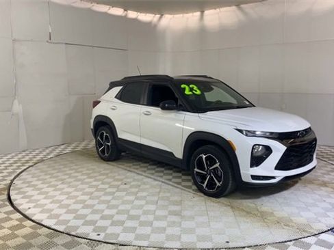 Used 2023 Chevrolet TrailBlazer RS w/ Sun and Liftgate Package image 2
