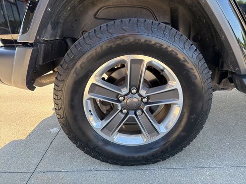 Used 2018 Jeep Wrangler Unlimited Sahara AWD/4WD image 53