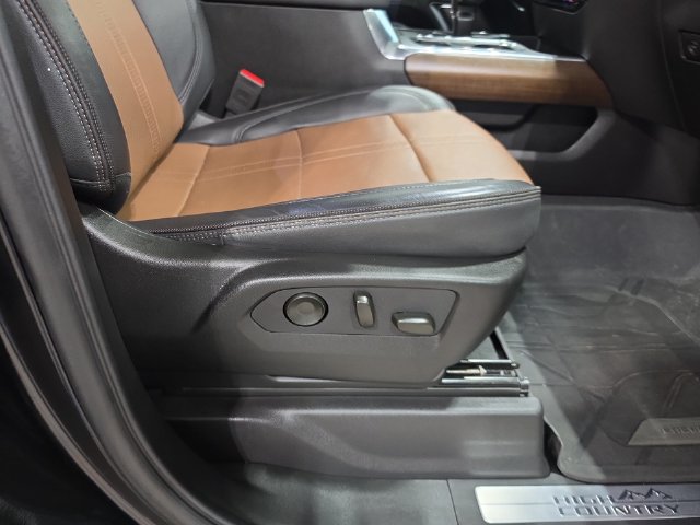 Used 2024 Chevrolet Silverado 1500 High Country w/ High Country Premium Package AWD/4WD image 32