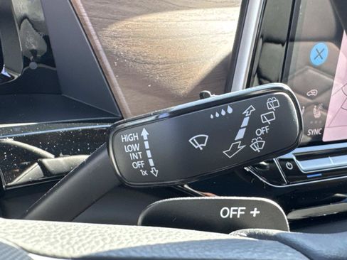 New 2026 Volkswagen Atlas SE FWD image 28
