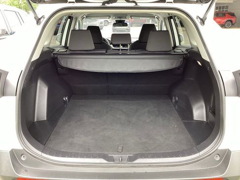 Used 2022 Toyota RAV4 XLE image 12