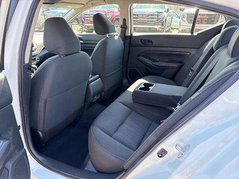 Used 2025 Nissan Altima 2.5 SV image 9