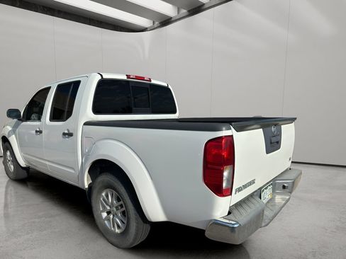 Used 2016 Nissan Frontier SV RWD image 3
