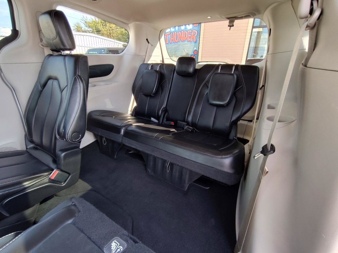 Used 2023 Chrysler Pacifica Touring-L FWD image 37