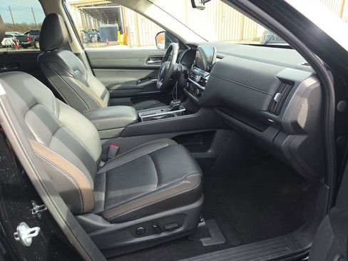 Used 2024 Nissan Pathfinder SL image 23