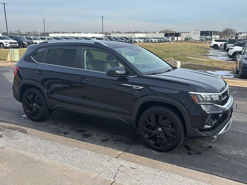 Certified 2024 Volkswagen Taos SE w/ Black Wheel Plus Package image 5