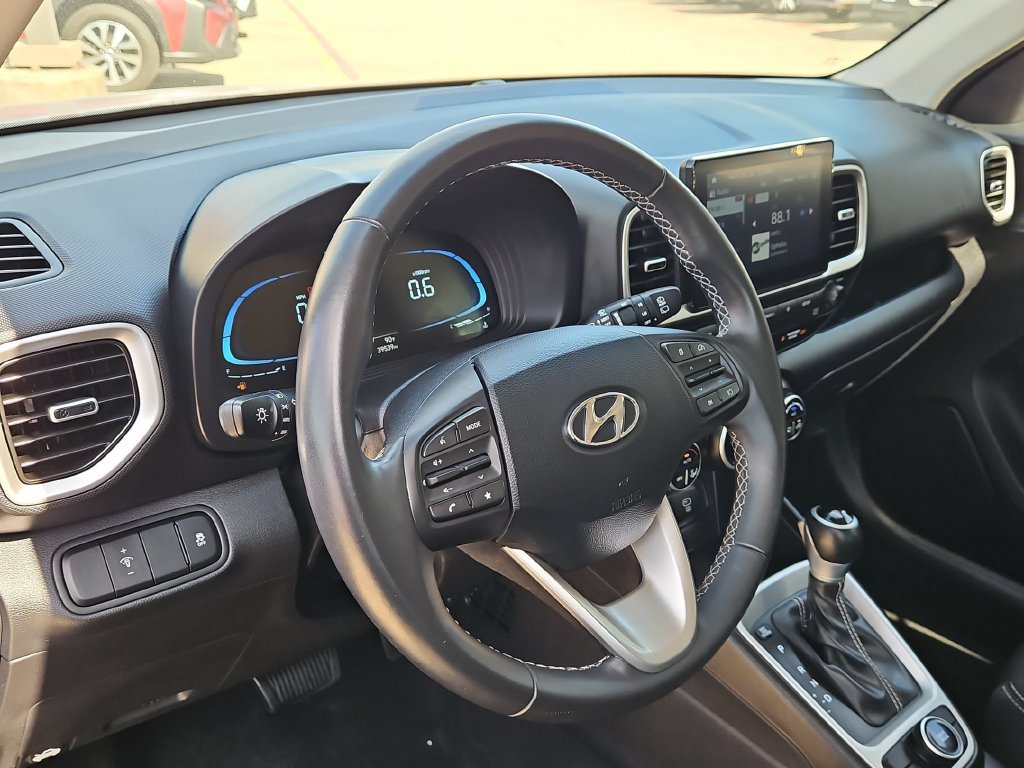 Used 2025 Hyundai Venue SEL FWD image 15