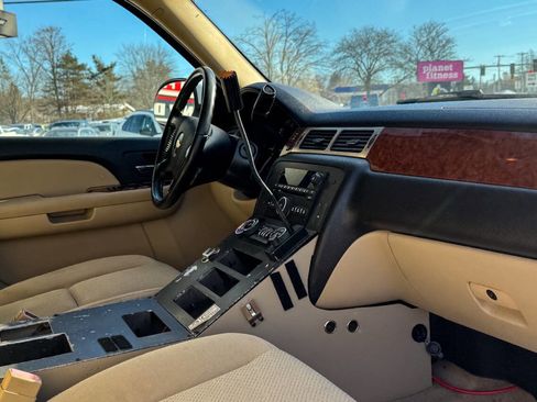 Used 2007 Chevrolet Suburban 2500 LT image 11