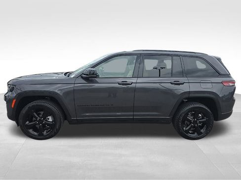 Used 2024 Jeep Grand Cherokee Limited w/ Black Appearance Package RWD image 6