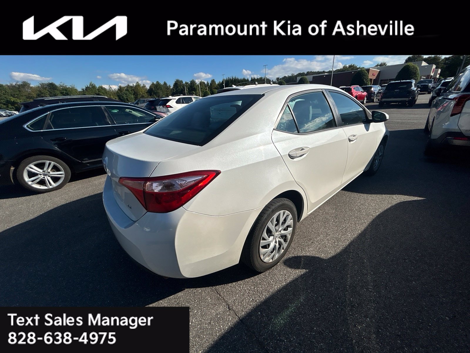 Used 2017 Toyota Corolla LE FWD image 11