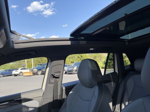 New 2026 Volkswagen Tiguan SE R-Line AWD/4WD image 16